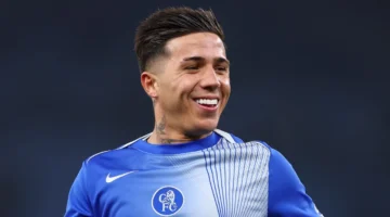 مستقبل إنزو فرنانديز في مهب الريح حال فشل تشيلسي في التأهل للأبطال